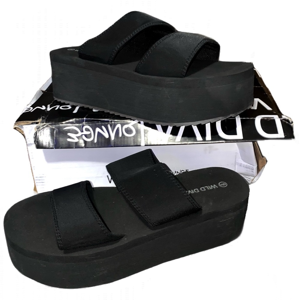 NWT / NIB FASHION NOVA CHUNKY PLATFORM SANDALS HEELS SLIDES